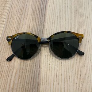 Ray Ban 4246 tortoise clubround